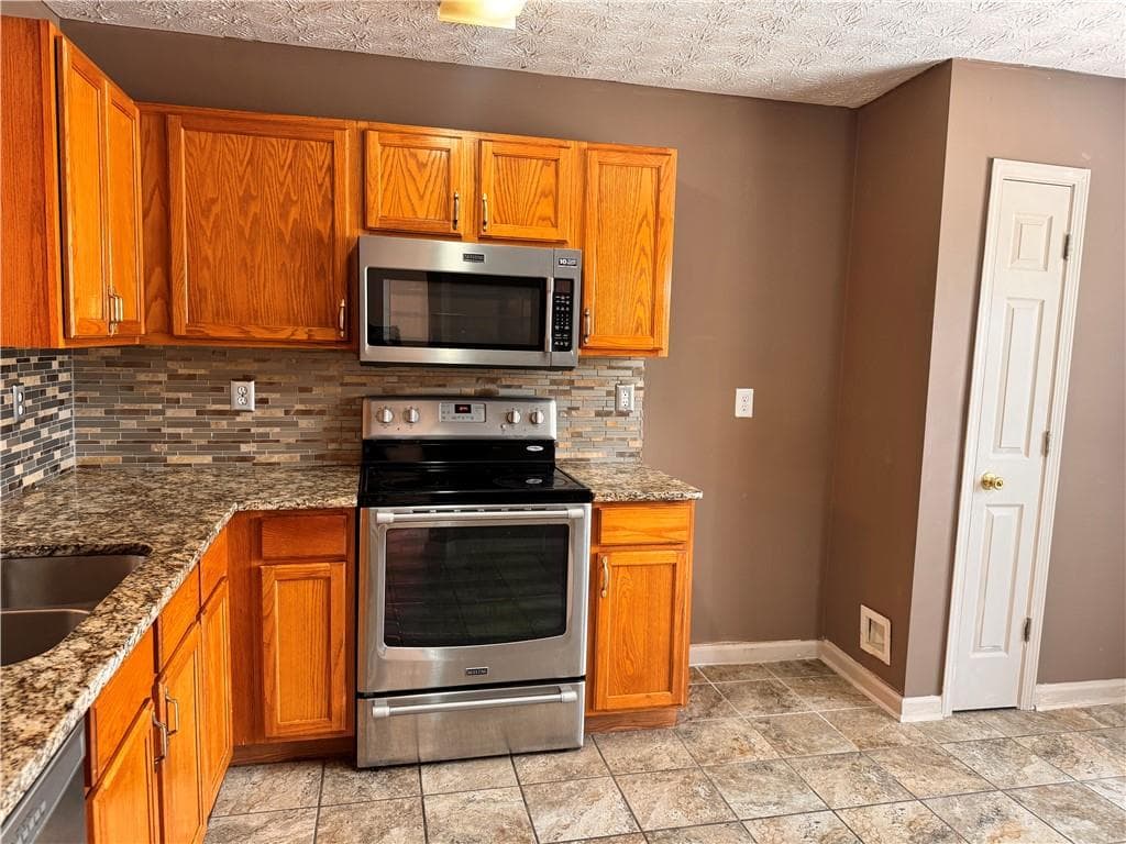 3 bedroom, 3 bathroom, 1,560 sq ft townhouse for sale at 3816 Waldrop Lane, Decatur, GA 30034 — photo 9