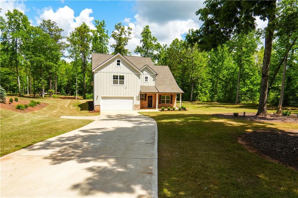 5 bedroom, 4 bathroom, 2,932 sq ft single family residence for sale at 425 Boynton Road, Hampton, GA 30228 — photo 4