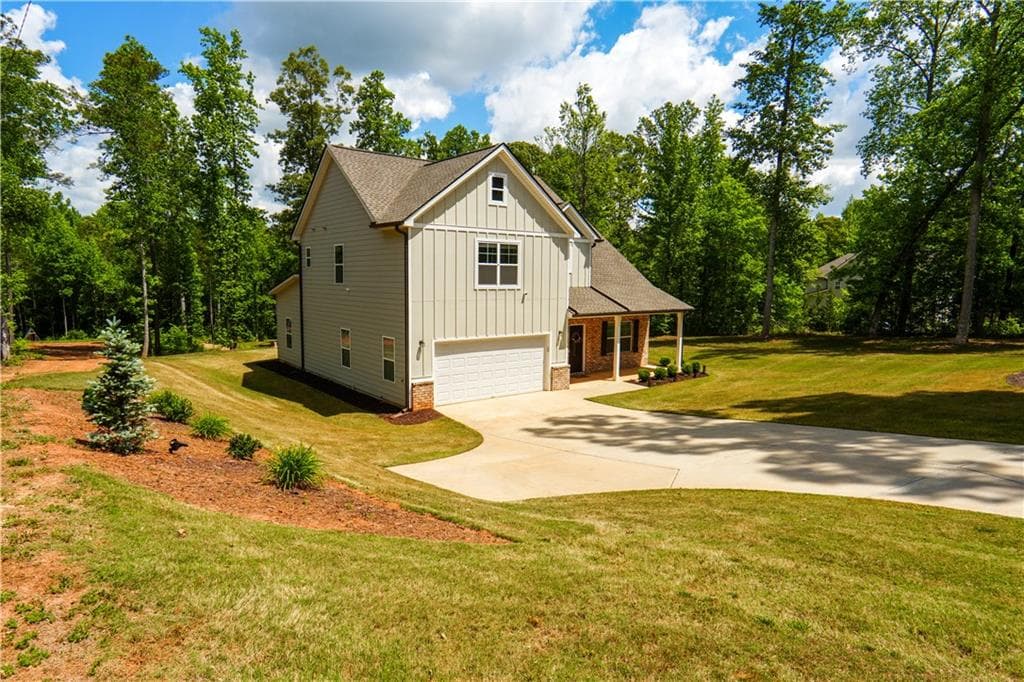 5 bedroom, 4 bathroom, 2,932 sq ft single family residence for sale at 425 Boynton Road, Hampton, GA 30228 — photo 5
