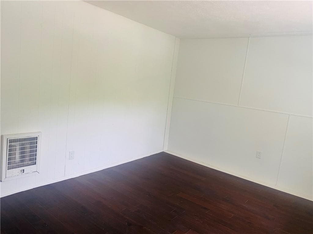 3 bedroom, 1 bathroom, 1,100 sq ft single family residence for sale at 93 North, Lumpkin, GA 31815 — photo 4