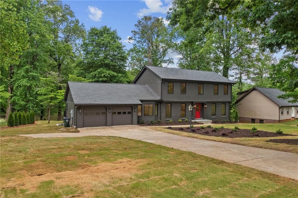 5 bedroom, 6 bathroom, 3,544 sq ft single family residence for sale at 1125 Lake Charles Drive, Roswell, GA 30075 — photo 5