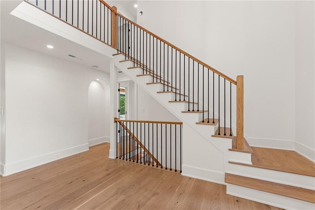 5 bedroom, 6 bathroom, 3,544 sq ft single family residence for sale at 1125 Lake Charles Drive, Roswell, GA 30075 — photo 10