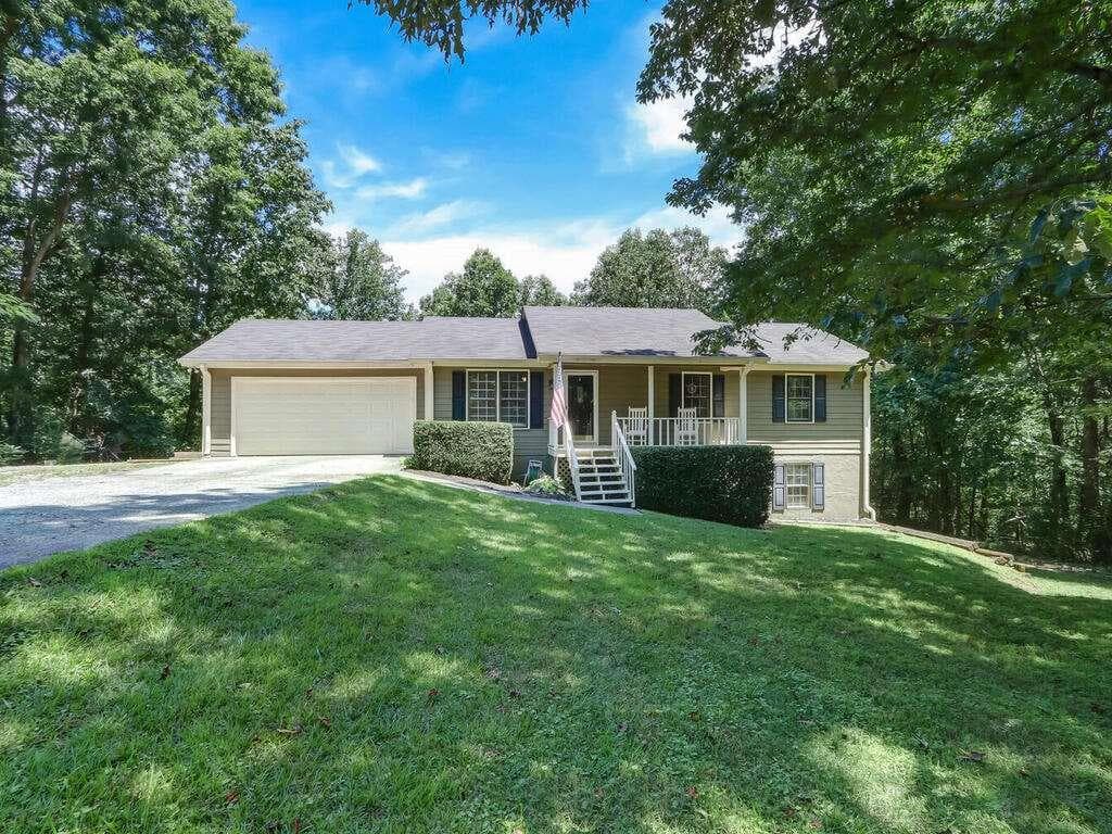 4 bedroom, 3 bathroom, 2,740 sq ft single family residence for sale at 5361 Hog Mountain Road, Flowery Branch, GA 30542 — photo 2