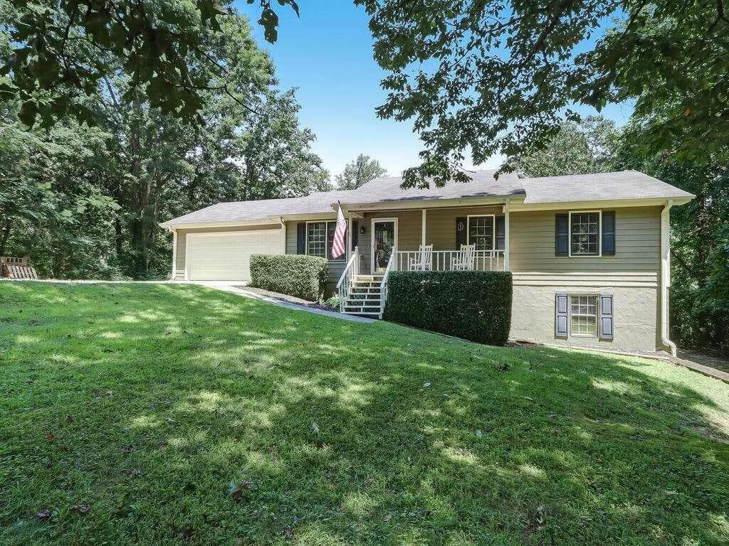 4 bedroom, 3 bathroom, 2,740 sq ft single family residence for sale at 5361 Hog Mountain Road, Flowery Branch, GA 30542 — photo 4