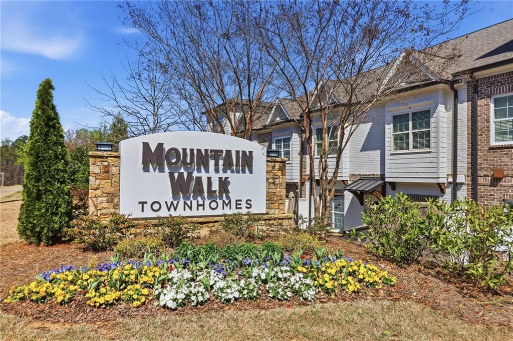 3 bedroom, 3 bathroom, 2,837 sq ft townhouse for sale at 1241 Hightower Crossing, Marietta, GA 30060 — photo 2