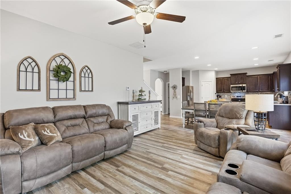 4 bedroom, 3 bathroom, 2,261 sq ft single family residence under contract at 592 Willow Springs Drive, Dallas, GA 30132 — photo 7
