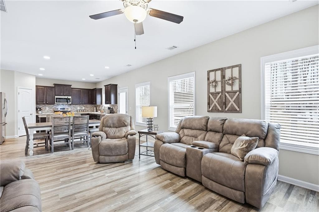 4 bedroom, 3 bathroom, 2,261 sq ft single family residence under contract at 592 Willow Springs Drive, Dallas, GA 30132 — photo 8