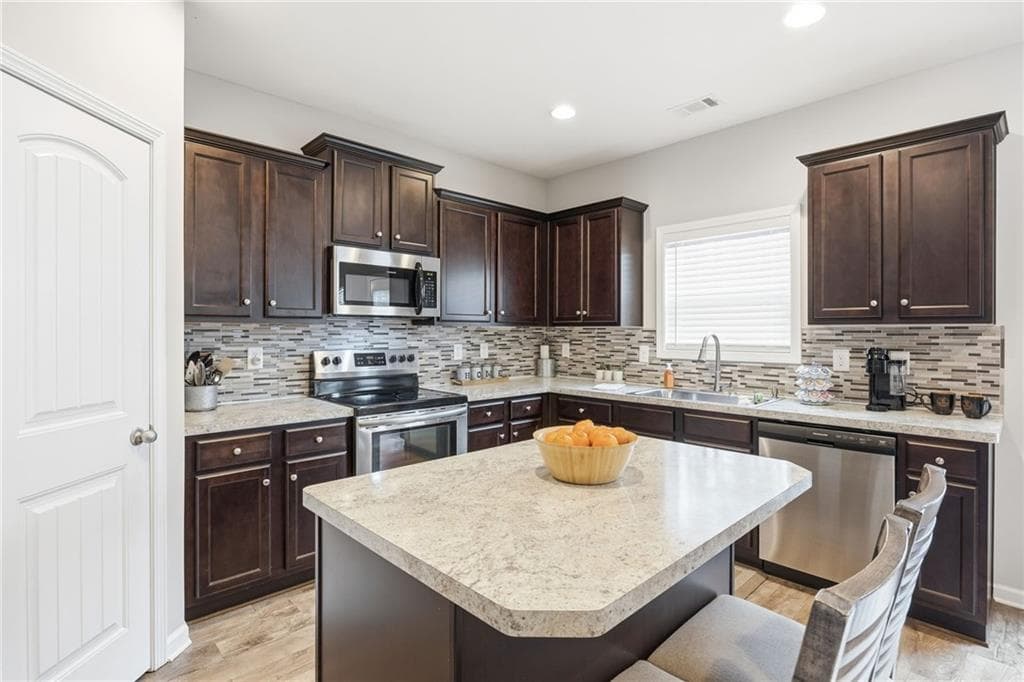 4 bedroom, 3 bathroom, 2,261 sq ft single family residence under contract at 592 Willow Springs Drive, Dallas, GA 30132 — photo 10