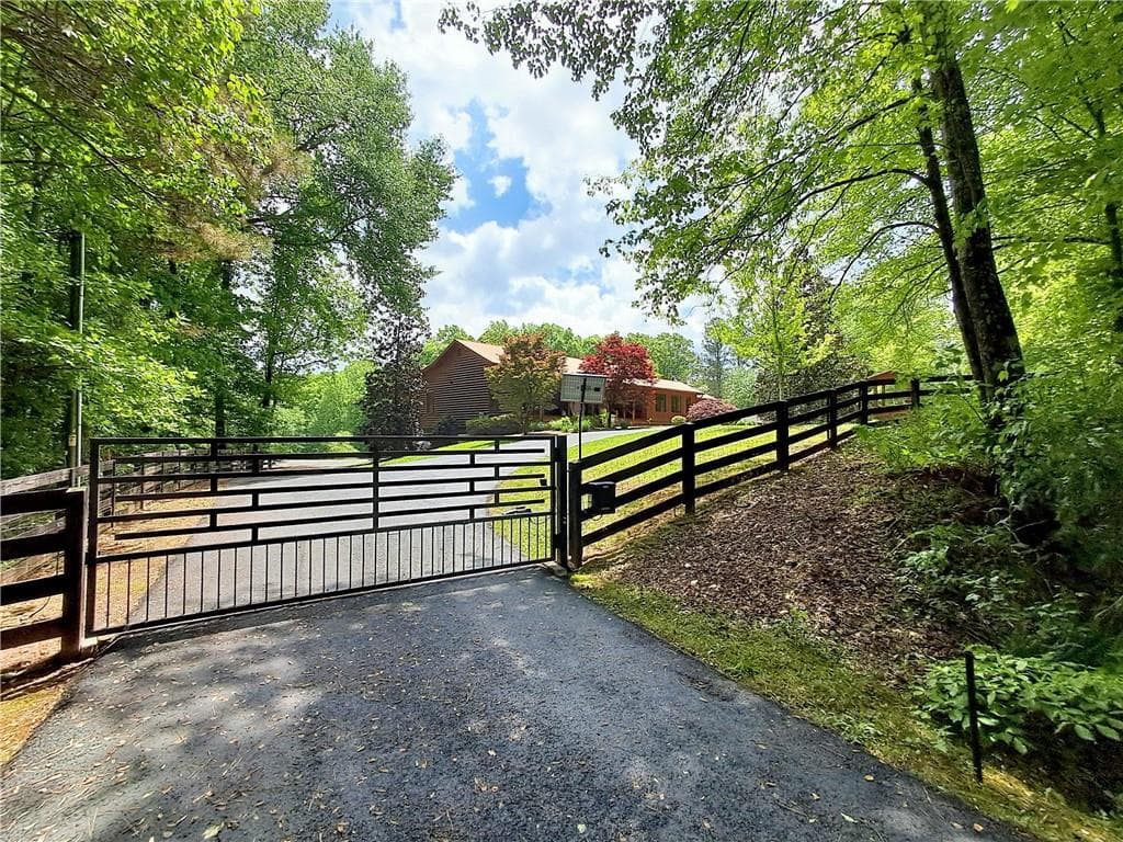 3 bedroom, 3 bathroom, 4,560 sq ft single family residence for sale at 9657 Kelly Bridge Road, Dawsonville, GA 30534 — photo 2