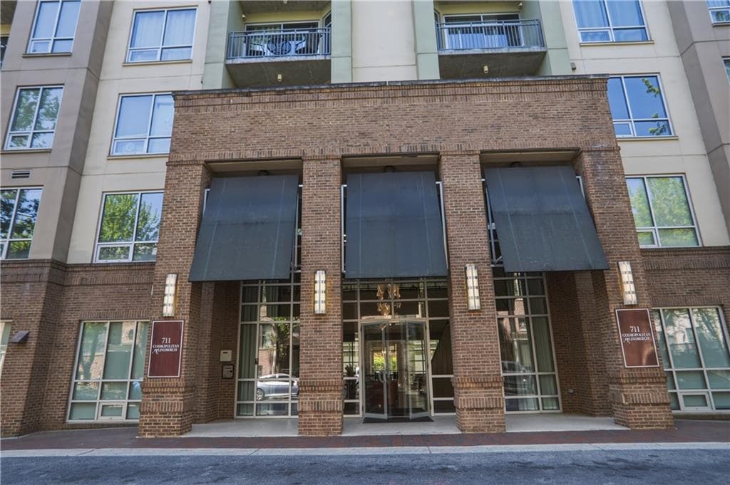 1 bedroom, 2 bathroom, 855 sq ft condominium for sale at 711 Cosmopolitan Drive 353, Atlanta, GA 30324 — photo 4