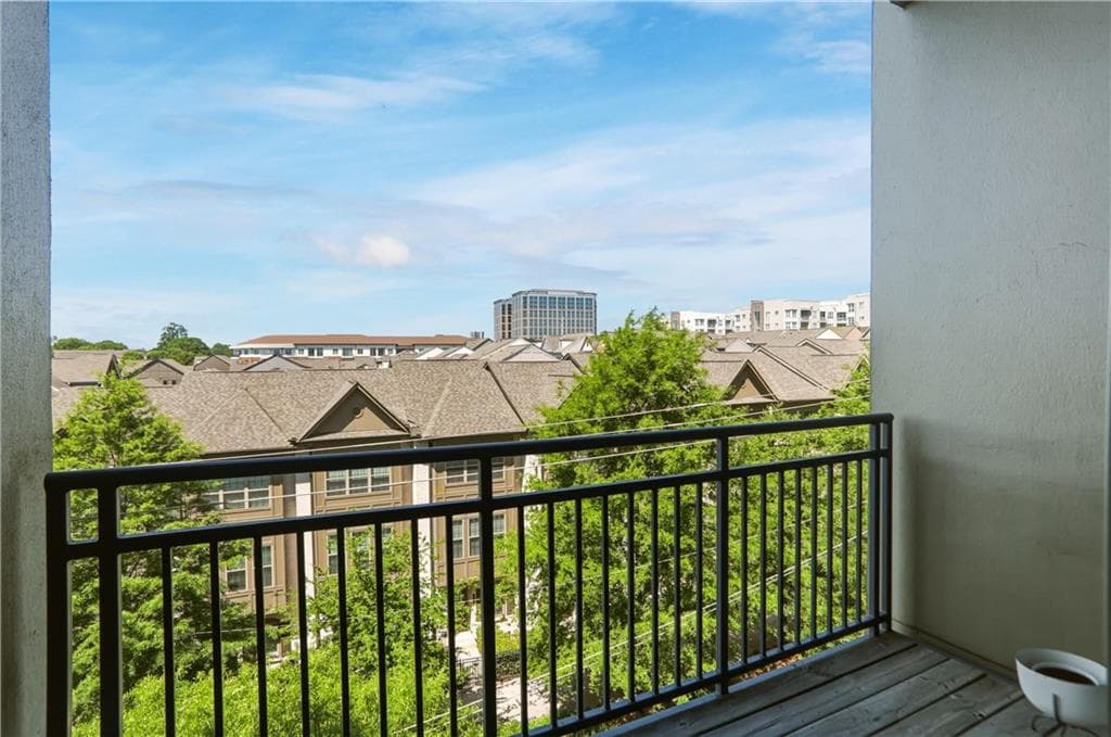 1 bedroom, 2 bathroom, 855 sq ft condominium for sale at 711 Cosmopolitan Drive 353, Atlanta, GA 30324 — photo 6