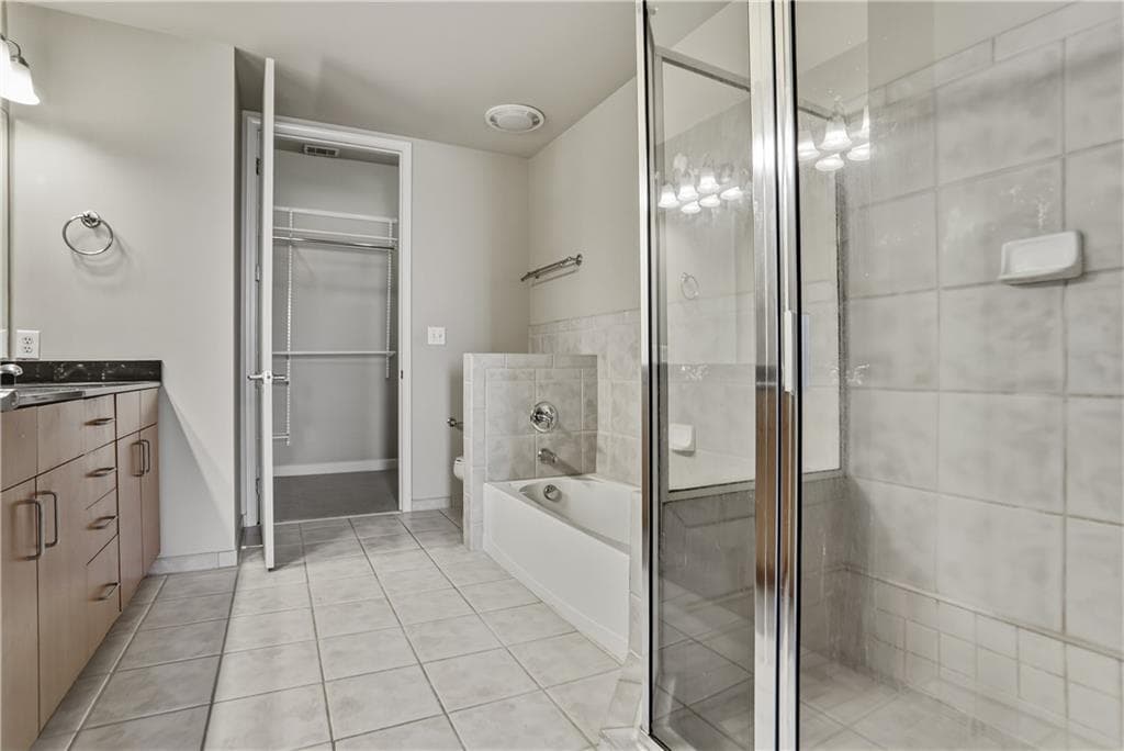 1 bedroom, 2 bathroom, 855 sq ft condominium for sale at 711 Cosmopolitan Drive 353, Atlanta, GA 30324 — photo 8