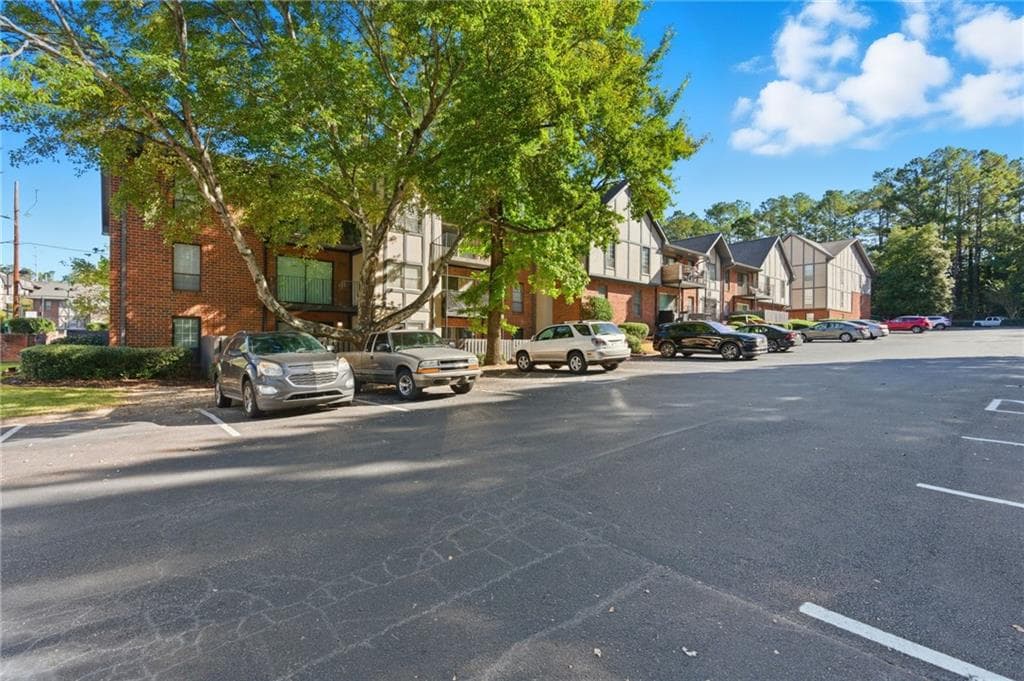6851 Roswell Road J14