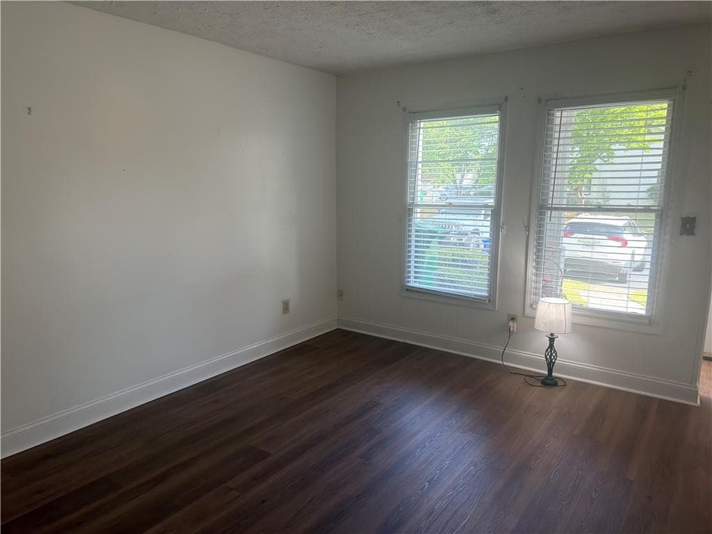 2 bedroom, 2 bathroom, 952 sq ft townhouse for sale at 2270 Wellington Circle, Lithonia, GA 30058 — photo 4