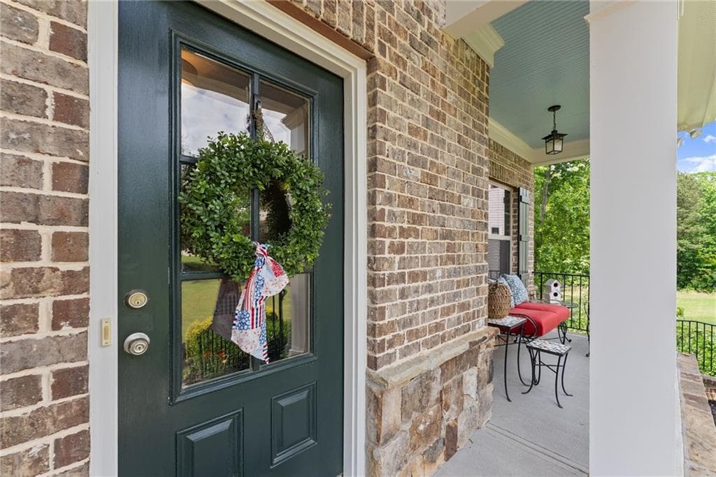 6 bedroom, 5 bathroom, 3,987 sq ft single family residence for sale at 1247 Sterling Lake Drive, Jefferson, GA 30549 — photo 3