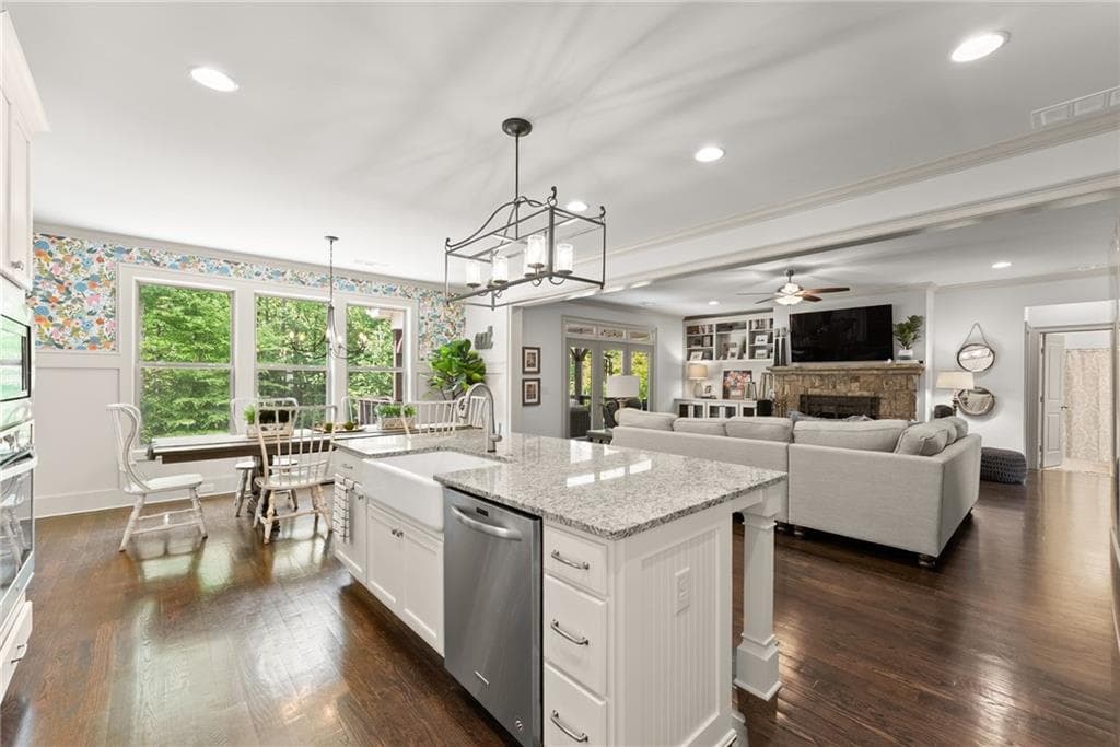 6 bedroom, 5 bathroom, 3,987 sq ft single family residence for sale at 1247 Sterling Lake Drive, Jefferson, GA 30549 — photo 8