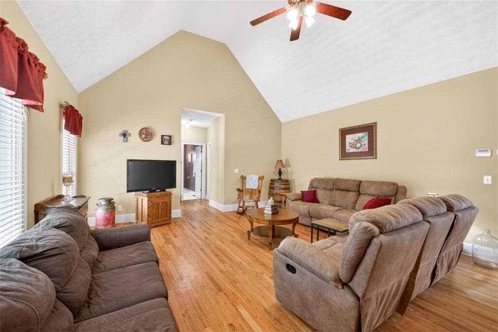 4 bedroom, 3 bathroom, 2,820 sq ft single family residence for sale at 6 Adella Lane, Jefferson, GA 30549 — photo 4