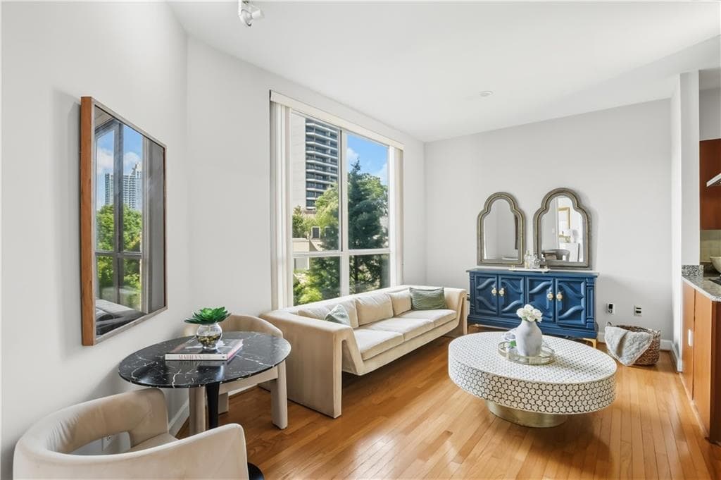 1 bedroom, 1 bathroom, 652 sq ft condominium for sale at 2626 Peachtree Road 606, Atlanta, GA 30305 — photo 2