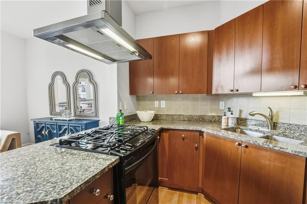 1 bedroom, 1 bathroom, 652 sq ft condominium for sale at 2626 Peachtree Road 606, Atlanta, GA 30305 — photo 8