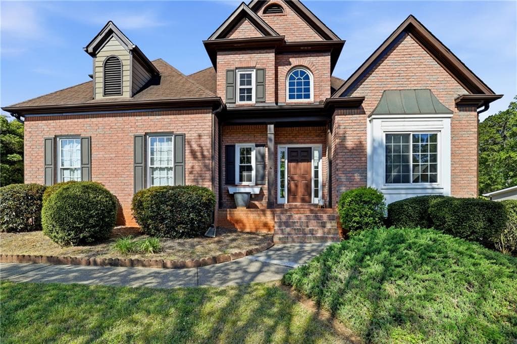 6 bedroom, 4 bathroom, 4,573 sq ft single family residence for sale at 1015 Windhaven Drive, Alpharetta, GA 30005 — photo 2