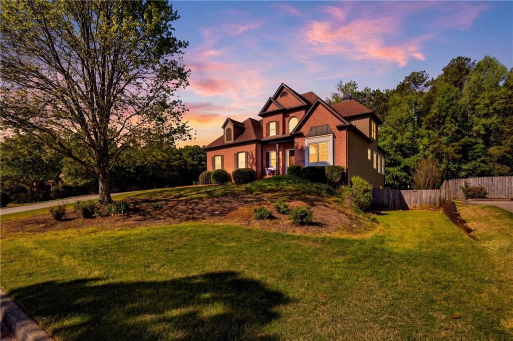 6 bedroom, 4 bathroom, 4,573 sq ft single family residence for sale at 1015 Windhaven Drive, Alpharetta, GA 30005 — photo 3