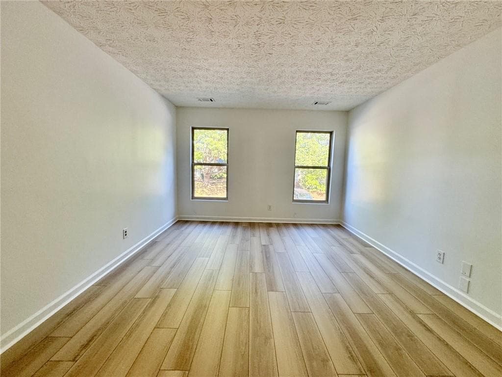 2 bedroom, 2 bathroom, 1,265 sq ft condominium under contract at 1911 Barrow Way, Duluth, GA 30096 — photo 8