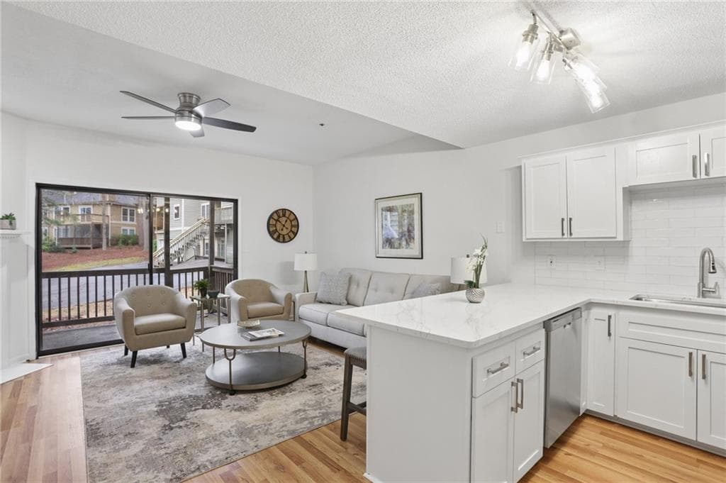 2 bedroom, 3 bathroom, 1,088 sq ft condominium under contract at 3042 Steeplechase, Alpharetta, GA 30004 — photo 3