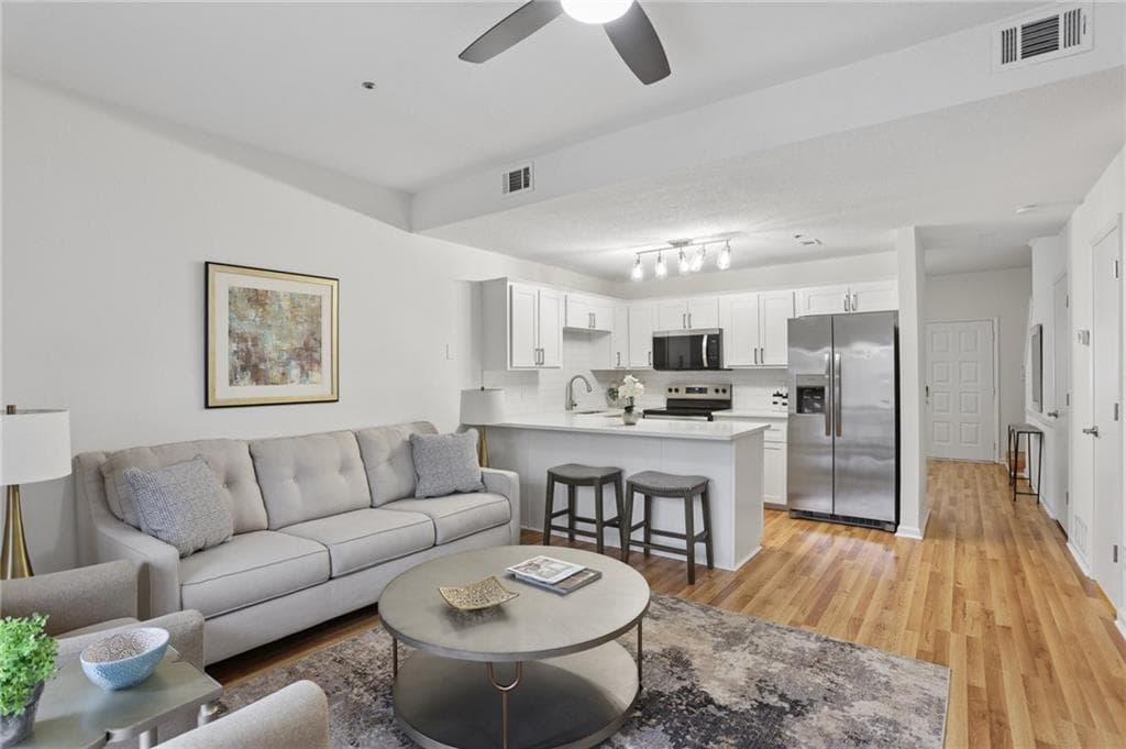 2 bedroom, 3 bathroom, 1,088 sq ft condominium under contract at 3042 Steeplechase, Alpharetta, GA 30004 — photo 4