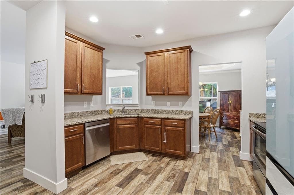 4 bedroom, 3 bathroom, 2,020 sq ft single family residence for sale at 506 Tallapoosa Trail, Woodstock, GA 30188 — photo 2