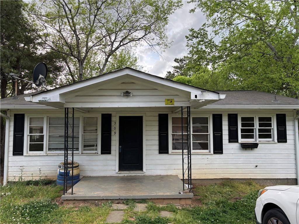 4 bedroom, 2 bathroom, 1,750 sq ft single family residence for sale at 309 Crest Drive, Calhoun, GA 30701