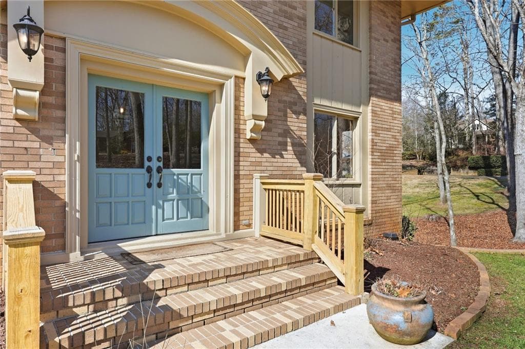 5 bedroom, 4 bathroom, 3,510 sq ft single family residence under contract at 3504 Edgewood Circle, Gainesville, GA 30506 — photo 3