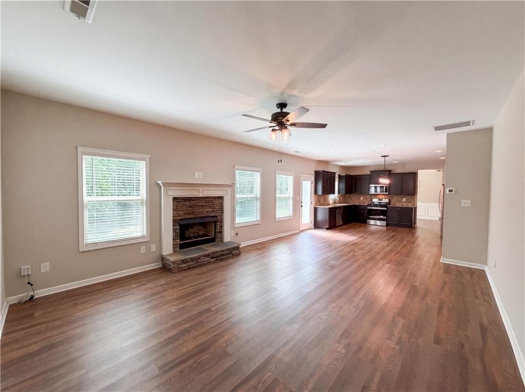 4 bedroom, 3 bathroom, 2,755 sq ft single family residence for sale at 92 Old Bailey Farms Drive, Senoia, GA 30276 — photo 3