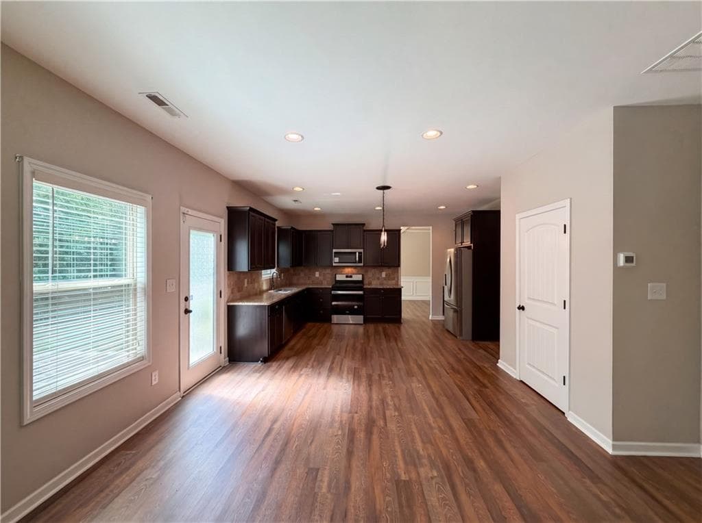 4 bedroom, 3 bathroom, 2,755 sq ft single family residence for sale at 92 Old Bailey Farms Drive, Senoia, GA 30276 — photo 5