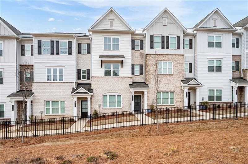 3 bedroom, 4 bathroom, 1,800 sq ft townhouse for sale at 3322 Cranston Lane, Kennesaw, GA 30144 — photo 1 of 36