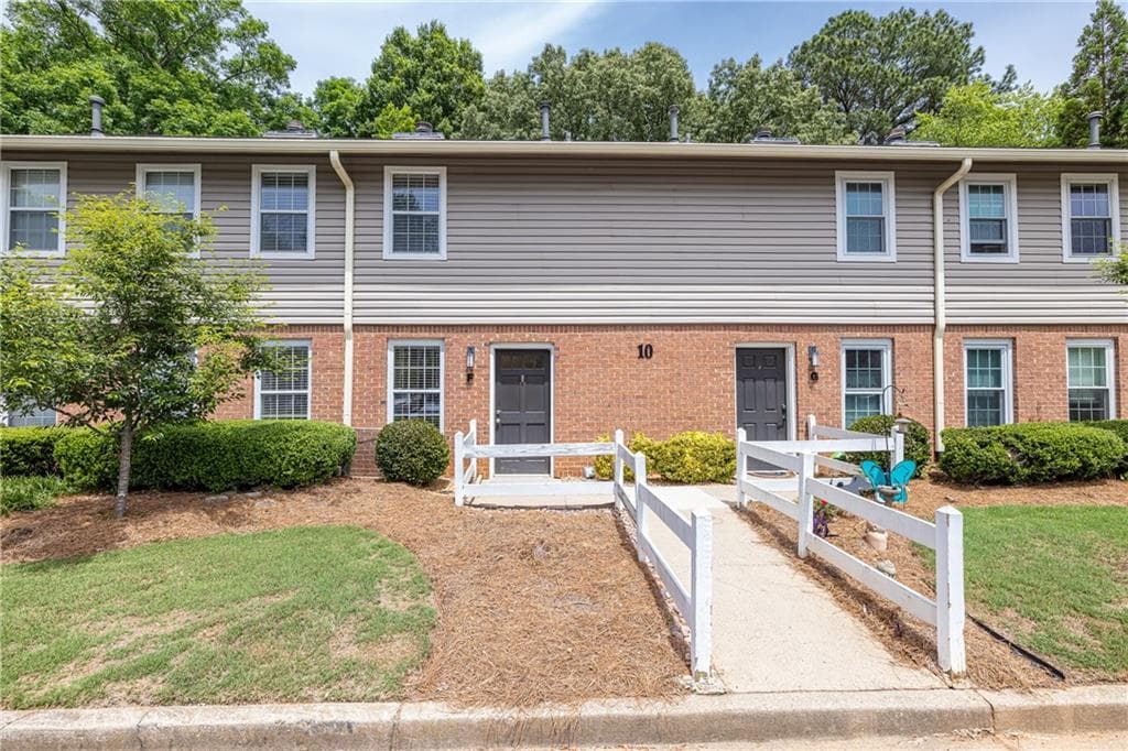 2 bedroom, 2 bathroom, 1,350 sq ft townhouse sold at 7750 Roswell Road 10F, Atlanta, GA 30350