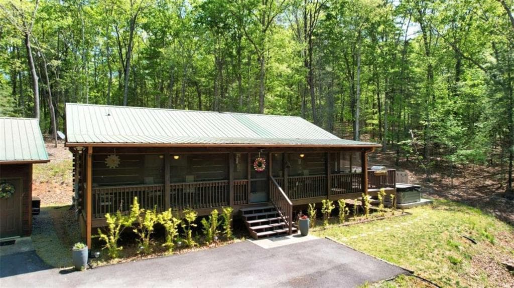 2 bedroom, 2 bathroom, 984 sq ft single family residence for sale at 210 Shade Tree Lane, Mineral Bluff, GA 30559 — photo 2