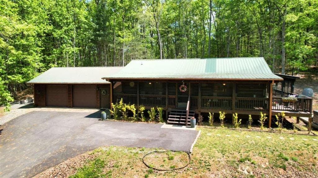 2 bedroom, 2 bathroom, 984 sq ft single family residence for sale at 210 Shade Tree Lane, Mineral Bluff, GA 30559 — photo 3