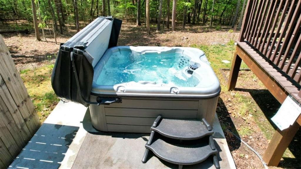 2 bedroom, 2 bathroom, 984 sq ft single family residence for sale at 210 Shade Tree Lane, Mineral Bluff, GA 30559 — photo 9