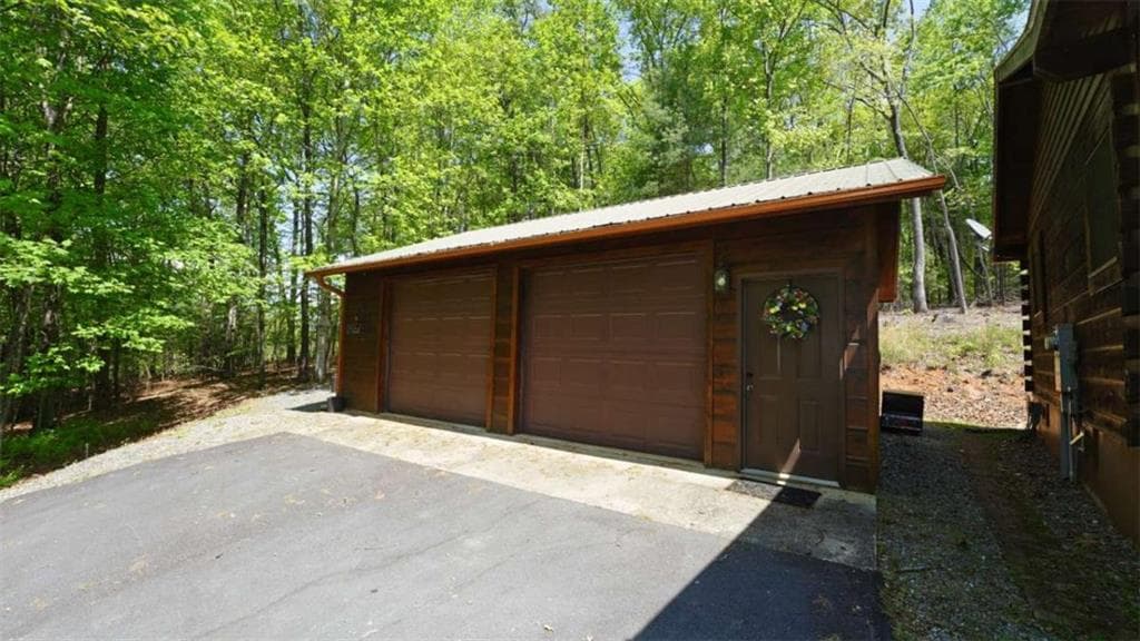 2 bedroom, 2 bathroom, 984 sq ft single family residence for sale at 210 Shade Tree Lane, Mineral Bluff, GA 30559 — photo 10
