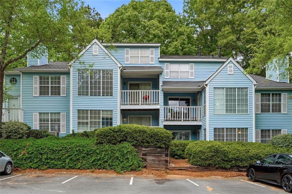 1 bedroom, 1 bathroom, 936 sq ft condominium sold at 1403 Glenleaf Drive, Peachtree Corners, GA 30092