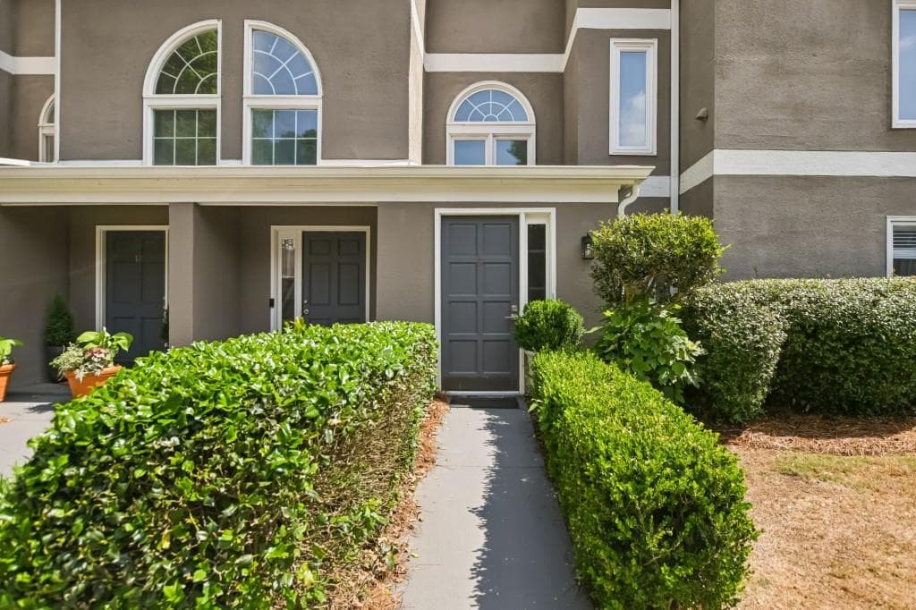 2 bedroom, 2 bathroom, 1,450 sq ft condominium sold at 15 Brittany Way 15, Atlanta, GA 30324
