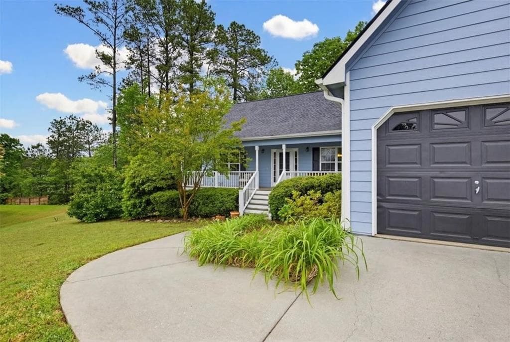 3 bedroom, 2 bathroom, 1,960 sq ft single family residence under contract at 108 Misty Oak Lane, Dallas, GA 30132 — photo 2