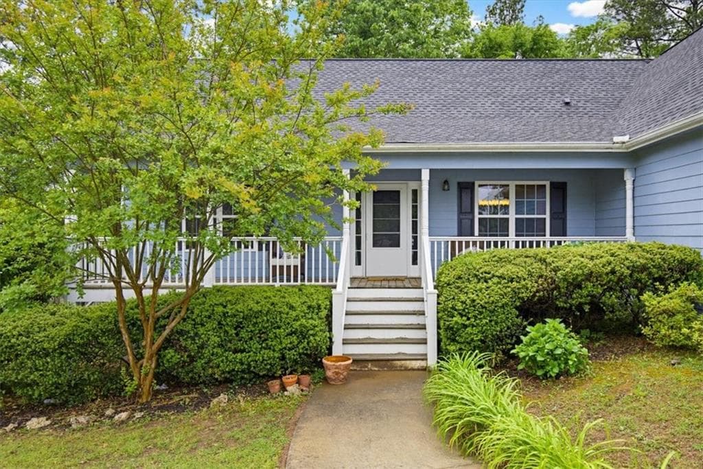 3 bedroom, 2 bathroom, 1,960 sq ft single family residence under contract at 108 Misty Oak Lane, Dallas, GA 30132 — photo 3