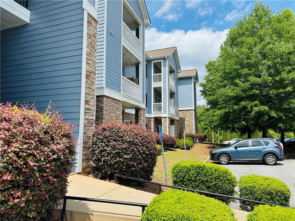 2 bedroom, 2 bathroom, 1,120 sq ft condominium sold at 3412 Town Creek Circle, Greensboro, GA 30642