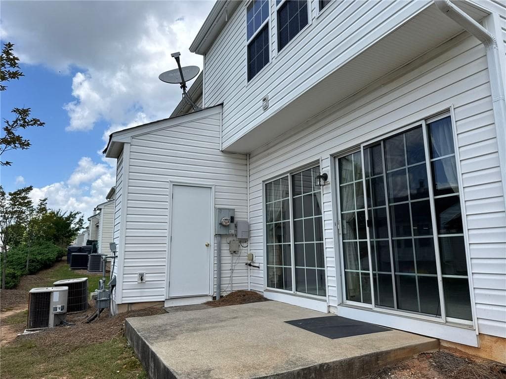 2 bedroom, 3 bathroom, 1,240 sq ft townhouse for sale at 923 Prestwyck Court, Alpharetta, GA 30004 — photo 5