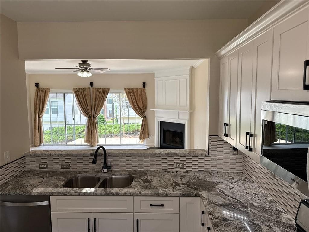 2 bedroom, 3 bathroom, 1,240 sq ft townhouse for sale at 923 Prestwyck Court, Alpharetta, GA 30004 — photo 7