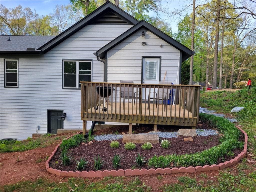 3 bedroom, 2 bathroom, 1,671 sq ft single family residence for sale at 5027 Post Road Court, Stone Mountain, GA 30088 — photo 3