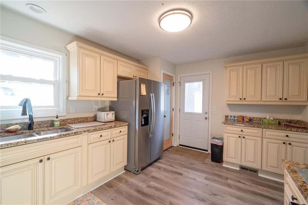 3 bedroom, 2 bathroom, 1,671 sq ft single family residence for sale at 5027 Post Road Court, Stone Mountain, GA 30088 — photo 8