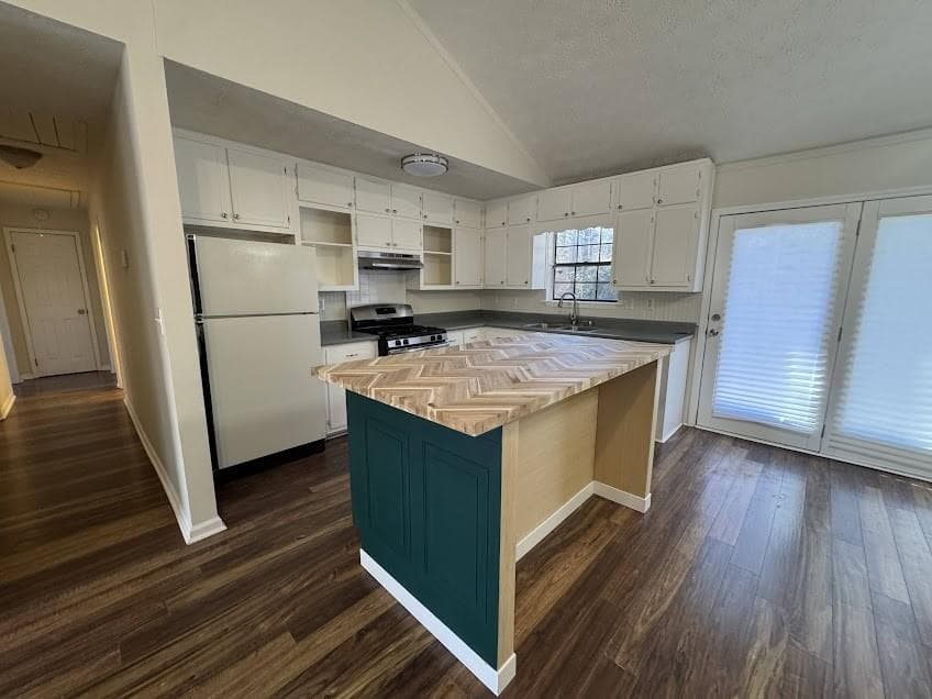 3 bedroom, 2 bathroom, 1,326 sq ft single family residence for sale at 65 Fair Oaks Drive, Conyers, GA 30094 — photo 3