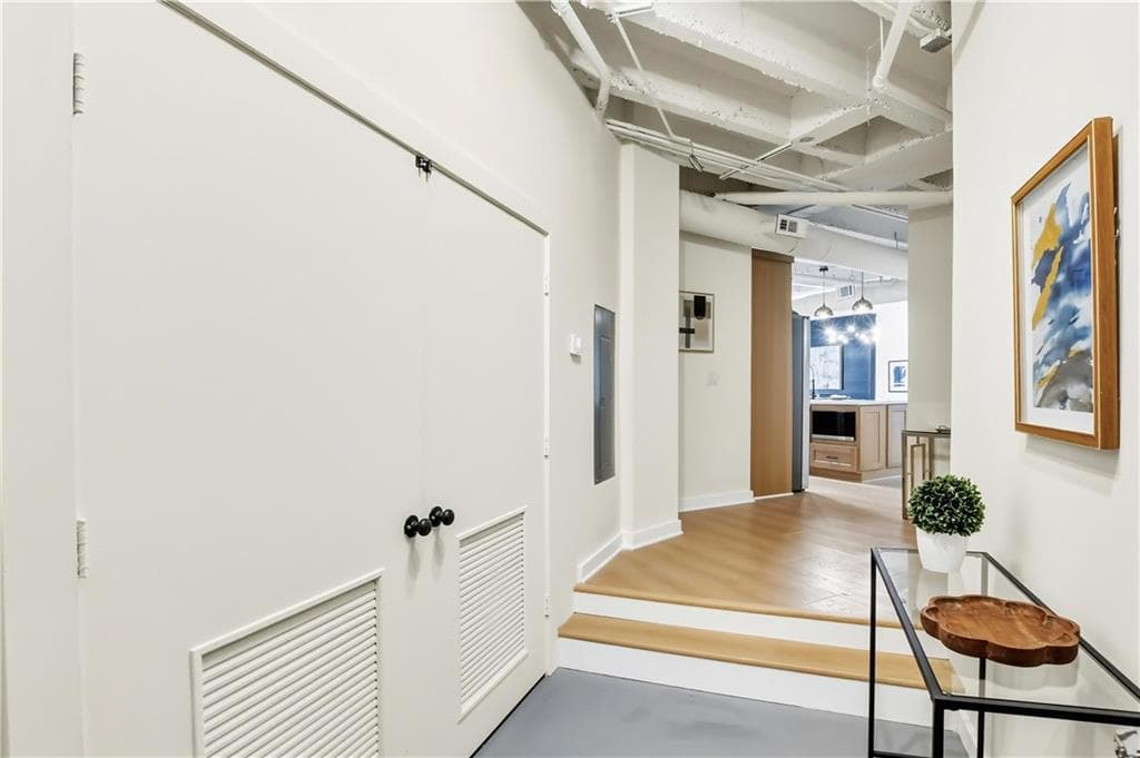 2 bedroom, 2 bathroom, 1,260 sq ft condominium for sale at 878 Peachtree Street 729, Atlanta, GA 30309 — photo 6